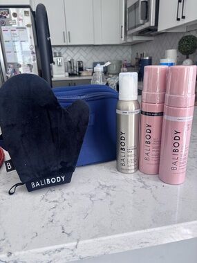 BaliBody Self Tanning Set (3 Bottles + Gloves + Bag)